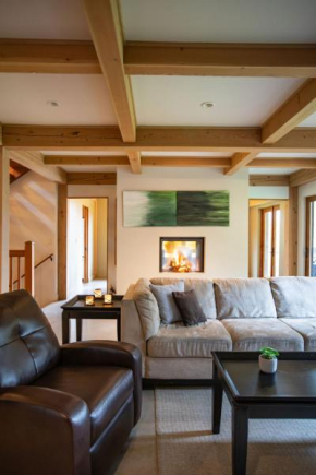 Whyte Mountain Chalet by Revelstoke Vacations